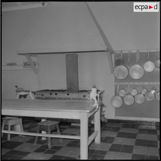 Sidi Ferruch. Colonie de vacances pour les orphelins des anciens prisonniers de guerre. Cuisine.