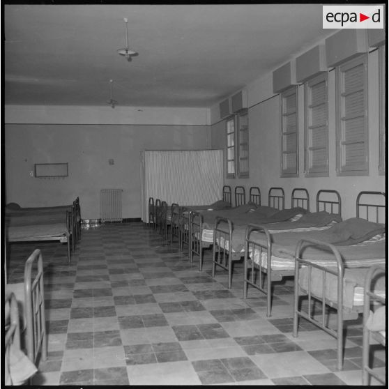 Sidi Ferruch. Colonie de vacances pour les orphelins des anciens prisonniers de guerre. Dortoirs.