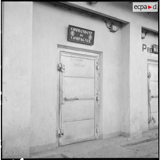 Sur le domaine de La Trappe le bureau du Commandant de Compagnie est une chambre de stockage.
