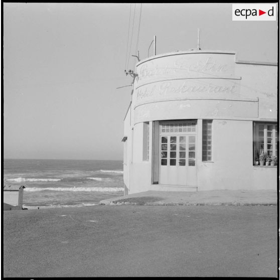 Sidi Ferruch. "Bar du fortin hôtel restaurant" réquisitionné servant de mess.