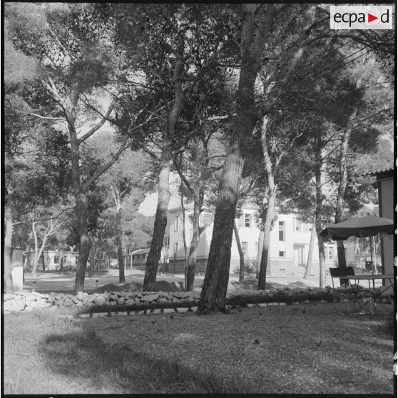 Bâtiment réquisitionné dans la forêt de Sidi Ferruch.