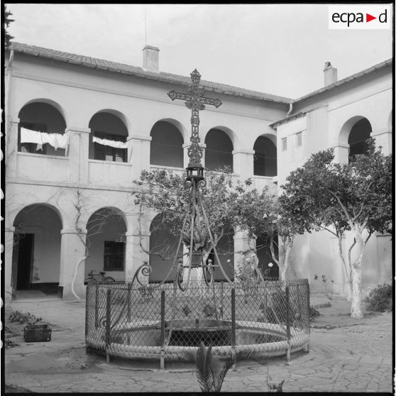 Domaine de La Trappe. Une croix.