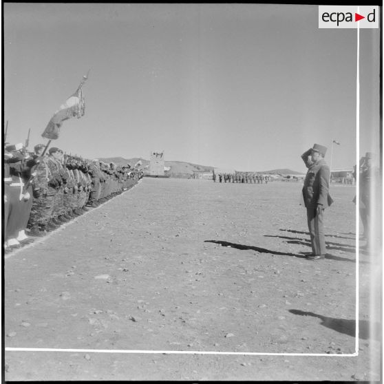 Bou-Hammama. Tournée d'adieu du général Crépin. Cérémonie.