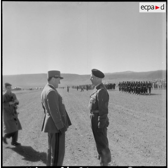 Bou-Hammama. Tournée d'adieu du général Crépin. Cérémonie.