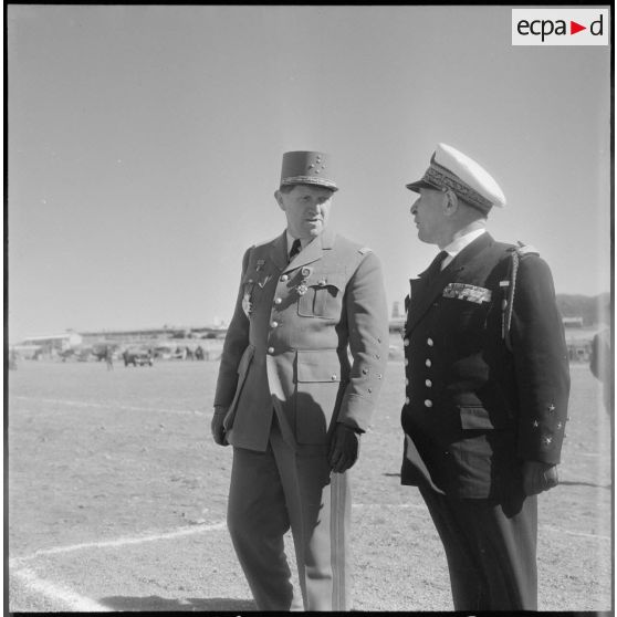 Bou-Hammama. Tournée d'adieu du général Crépin. Cérémonie.