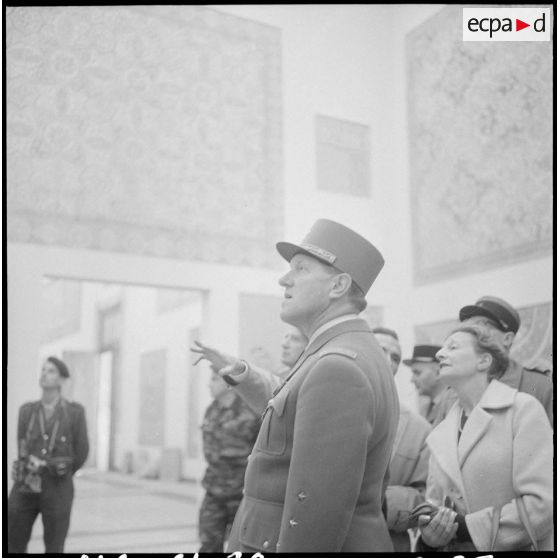 Timgad. Tournée d'adieu du général Crépin. Visite du musée.