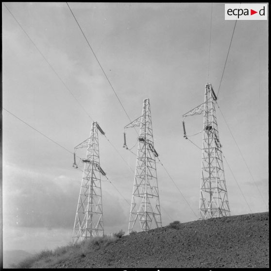 Région d'Alger. La ligne haute tension.