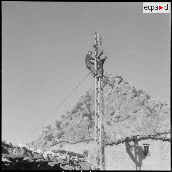 Agouni Gueghrane. Placement de la ligne dans une maison kabyle.