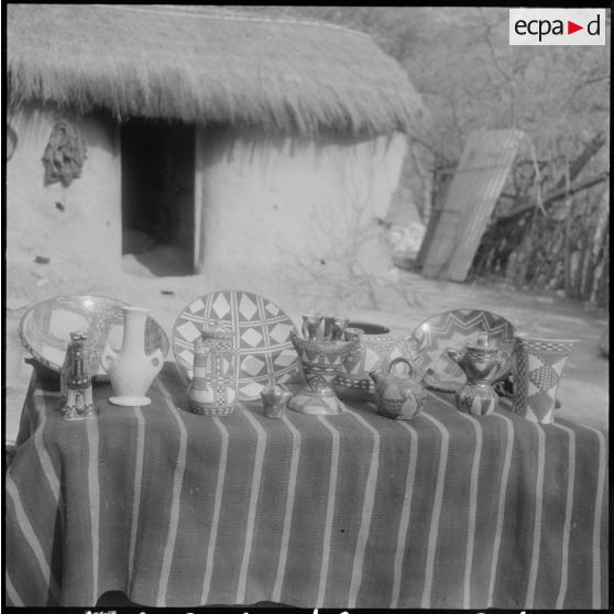 Tassala . Plats et poteries.