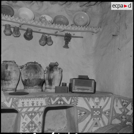 Kabylie. L'intérieur d'une maison kabyle.