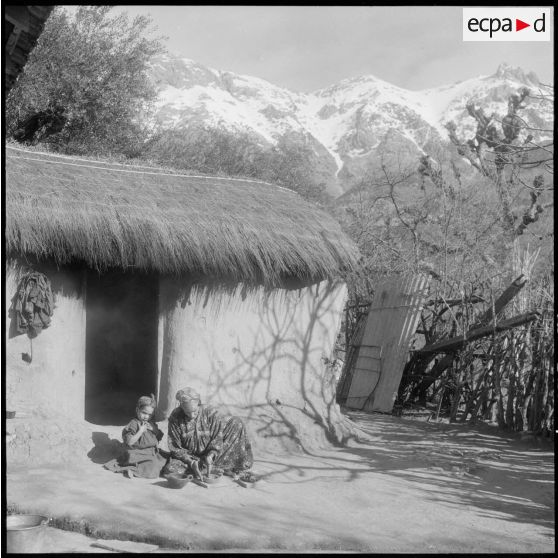 Tassala. Différents stades de l'évolution d'une poterie.