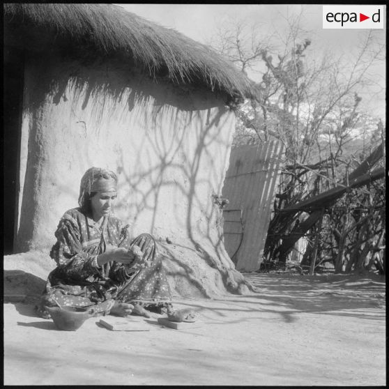 Tassala. Différents stades de l'évolution d'une poterie.