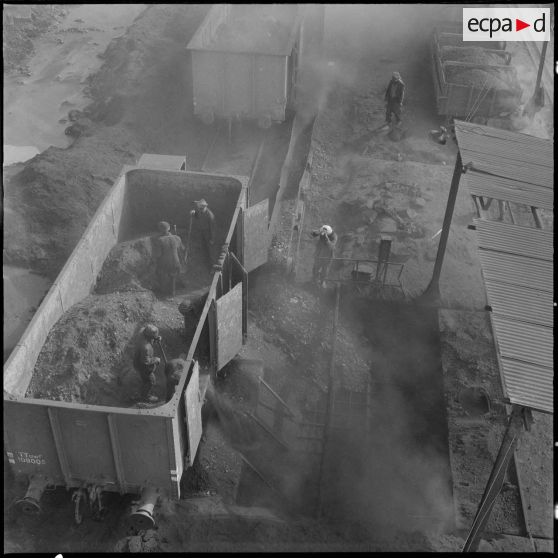 Kenadsa - Colomb-Béchar. Le lavoir et triage du charbon.