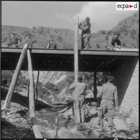 Chaîne des Babors. 69e bataillon du génie (BG). L'Etayage du pont.