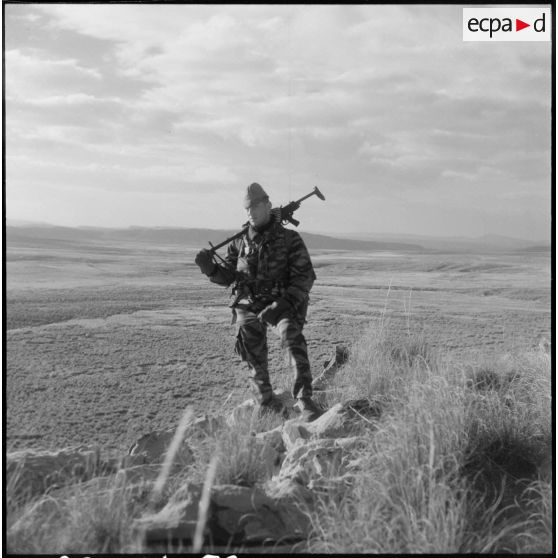 Région de Geryville. Groupement des commandos de marine en opération. En crapahut.