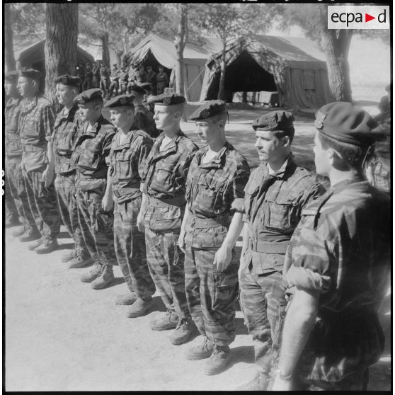 Région de Geryville. Groupement des commandos de marine en opération. Inspection du camp.
