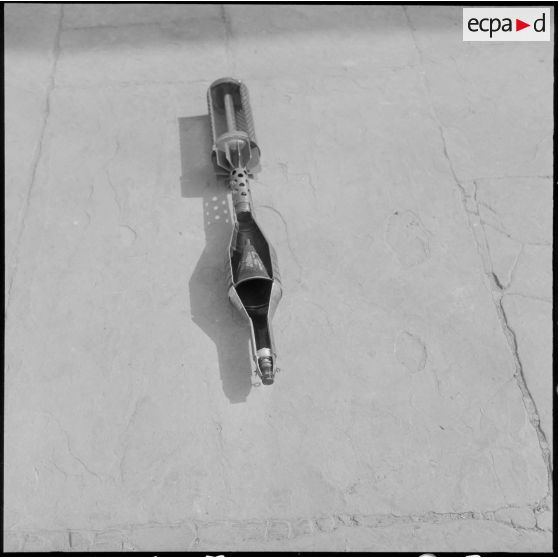 Aïn Sefra. Munition saisie aux rebelles : un obus de mortier.