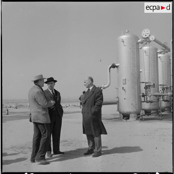 Edjeleh. Michel Debré visite les installations pétrolières.