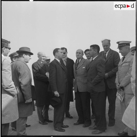 Edjeleh. Michel Debré visite les installations pétrolières.