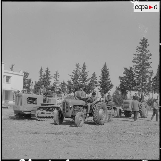Attafs. Centre de formation professionnelle agricole (CFPA). Préparation des engins agricoles.