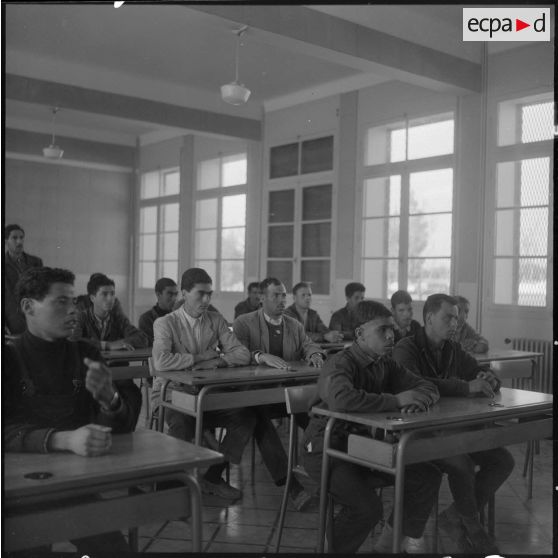 Attafs. Centre de formation professionnelle agricole (CFPA). Des élèves pendant un cours.