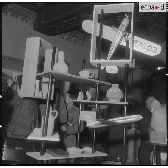 Alger. Hall du journal Le Bled. Exposition "Activités et loisirs". Sculptures et maquettes.