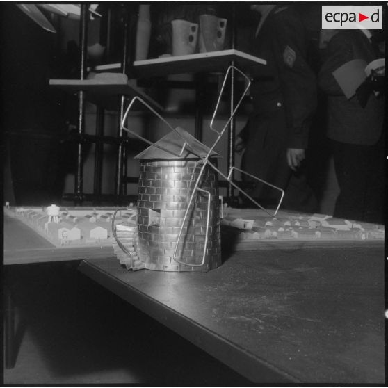 Alger. Hall du journal Le Bled. Exposition "Activités et loisirs". Un moulin.