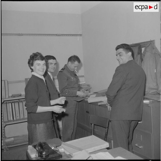 Alger. Préparation de l'opération aéroportée Ichtyosaure 1er Violet.