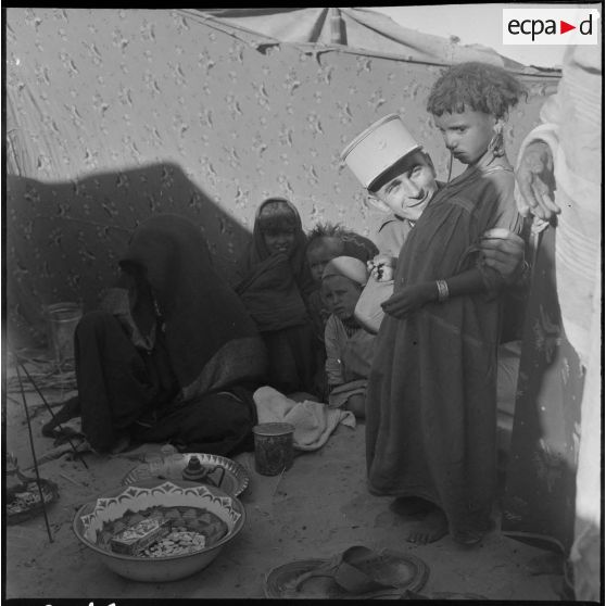 In Amenas. Un chef de centre administratif saharien (CAS) visite ses citoyens.