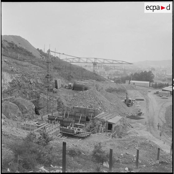 Bône. Construction de buildings.