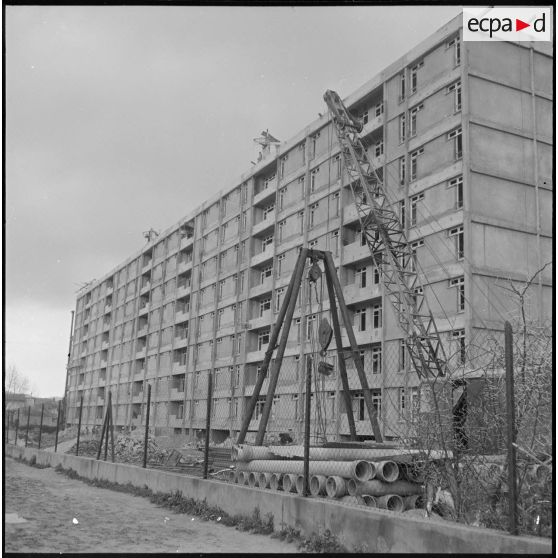 Bône. Construction de buildings.