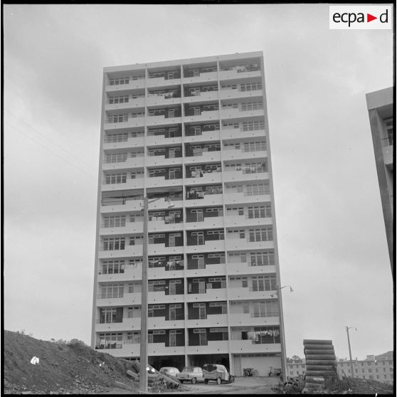 Bône. Construction de buildings.