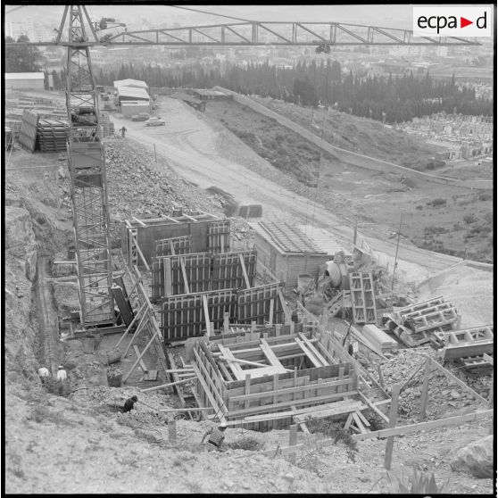 Bône. Construction de buildings.