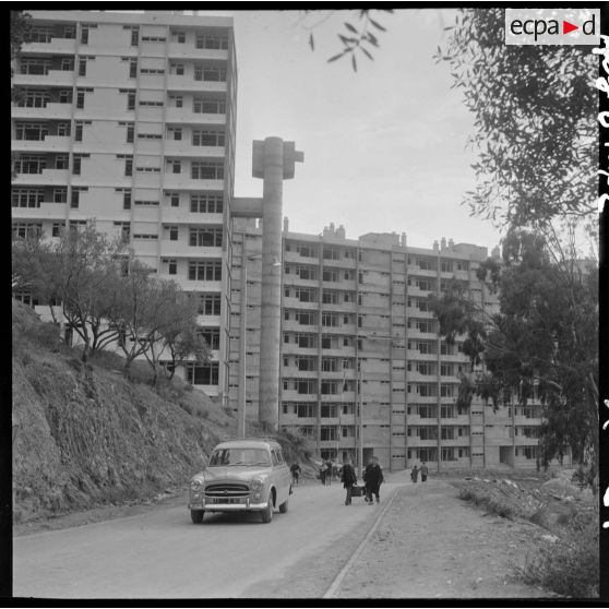 Bône. Construction de buildings.