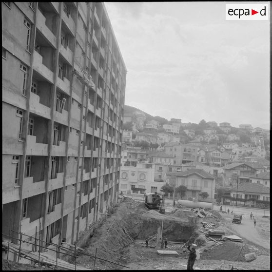Bône. Construction de buildings.