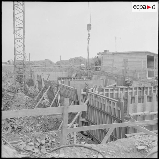 Bône. Construction de buildings.
