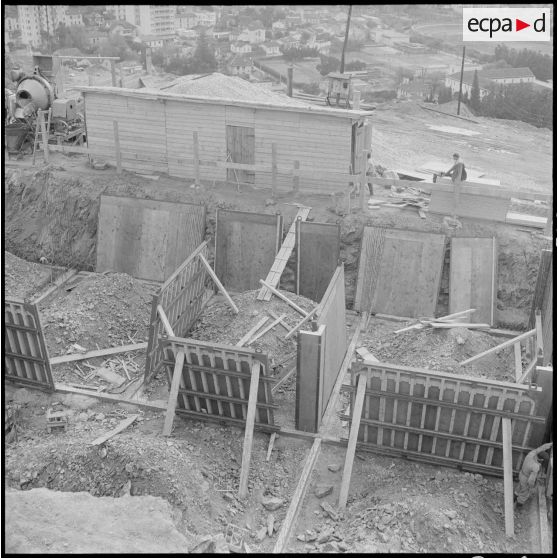 Bône. Construction de buildings.