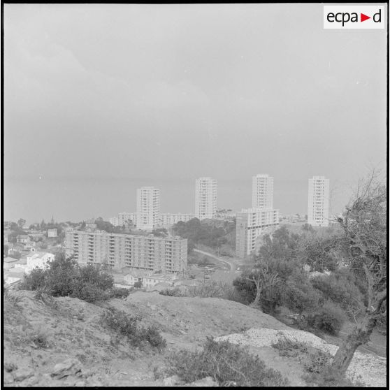 Bône. Construction de buildings.