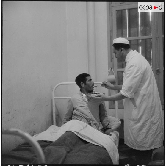 Un rebelle malade capturé sur le barrage marocain.