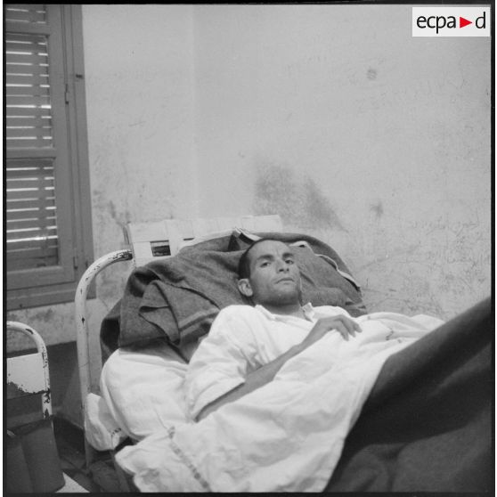 Un sergent rebelle malade capturé sur le barrage marocain.