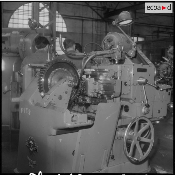 Oran. Ateliers et fonderies Célestin Ducros (AFCD). Machine à tailler les dents des pignons.