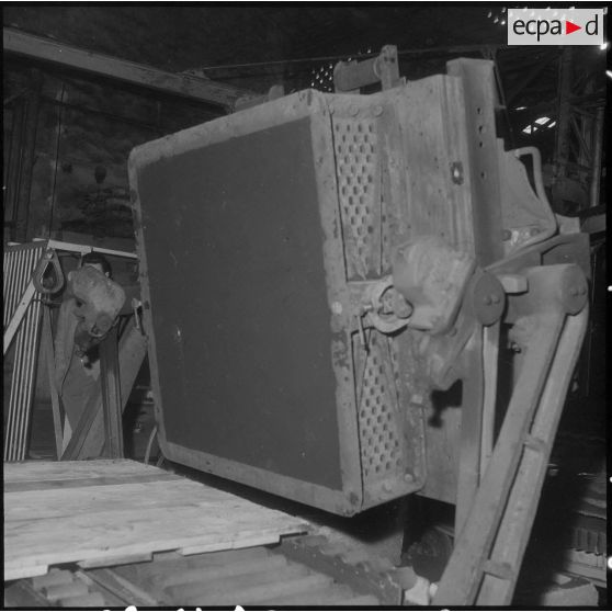 Oran. Ateliers et fonderies Célestin Ducros (AFCD). Table de démoulage.