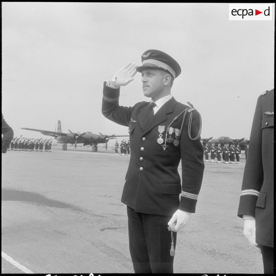 Maison Blanche. Cérémonie militaire à la base aérienne. Groupe Guyenne.