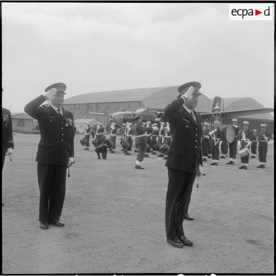 Maison Blanche. Cérémonie militaire à la base aérienne. Groupe Guyenne.