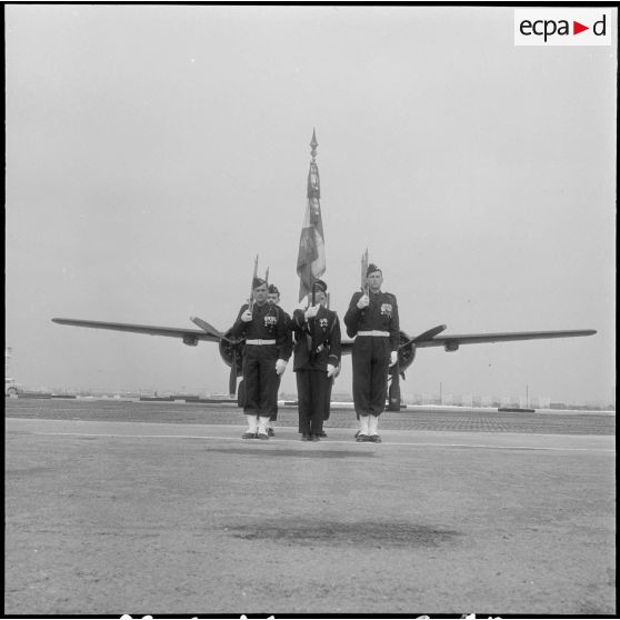 Maison Blanche. Cérémonie militaire à la base aérienne. Groupe Guyenne.