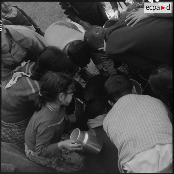 Alger. Fin du ramadan. Des enfants.