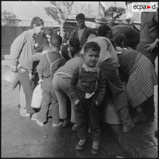 Alger. Fin du ramadan. Des enfants.