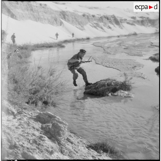 Algérie. 4e compagnie saharienne portée de légion (CSPL) en opération.