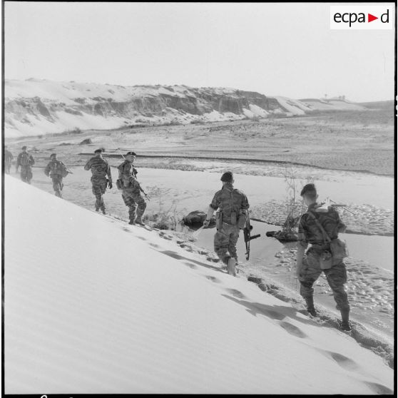 Algérie. 4e compagnie saharienne portée de légion (CSPL) en opération.
