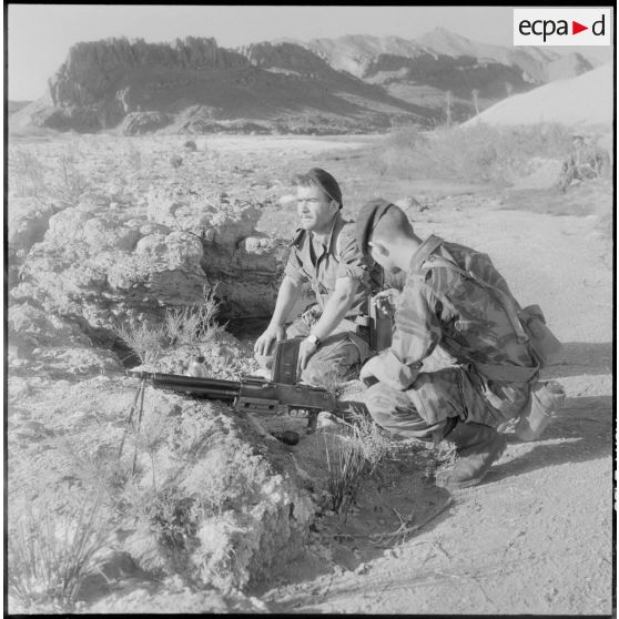 Algérie. 4e compagnie saharienne portée de légion (CSPL) en opération.